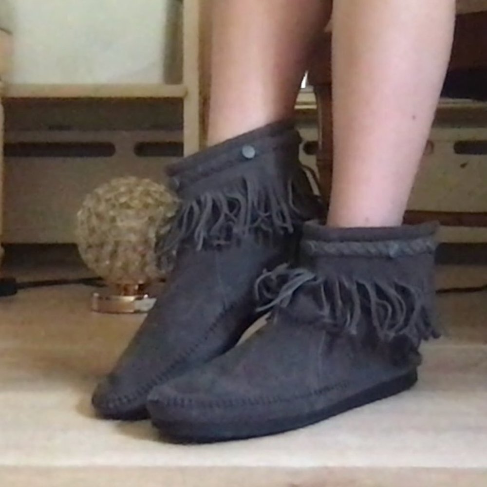 ➸ Minnetonka Gray Suede Moccasin Ankle Boots 9 ➸